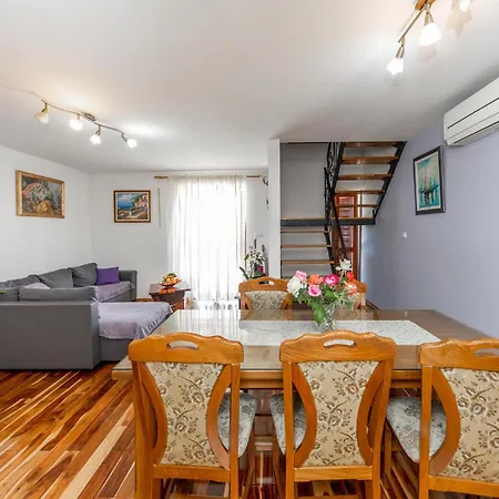 Semesterbostad Cozy In Seget Donji Trogir