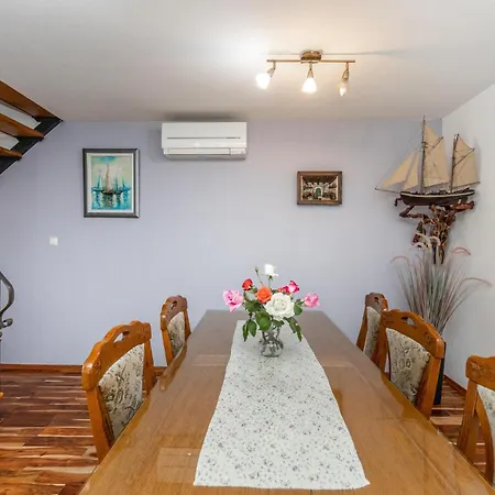 Semesterbostad Cozy In Seget Donji Trogir