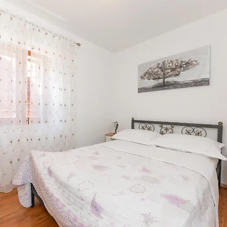 Cozy In Seget Donji Trogir