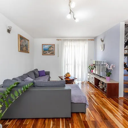 Дом отдыха Cozy In Seget Donji *