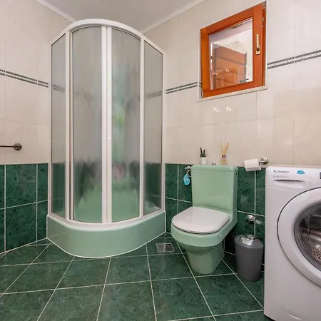 Дом отдыха Cozy In Seget Donji *