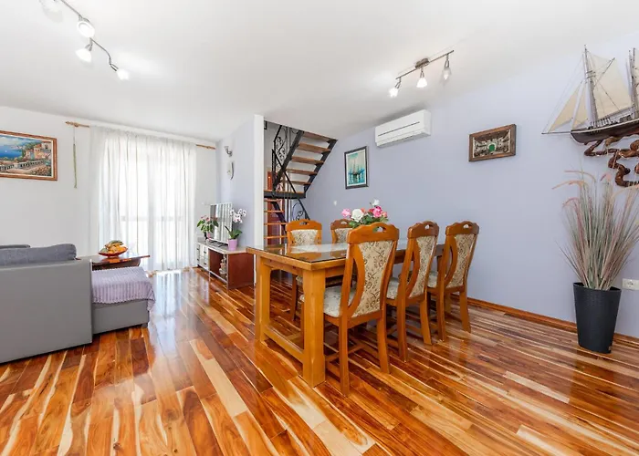 Дом отдыха Cozy In Seget Donji Трогир