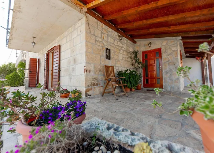 Дом отдыха Cozy In Seget Donji