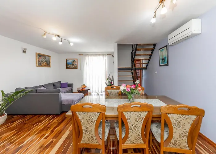 Дом отдыха Cozy In Seget Donji Трогир