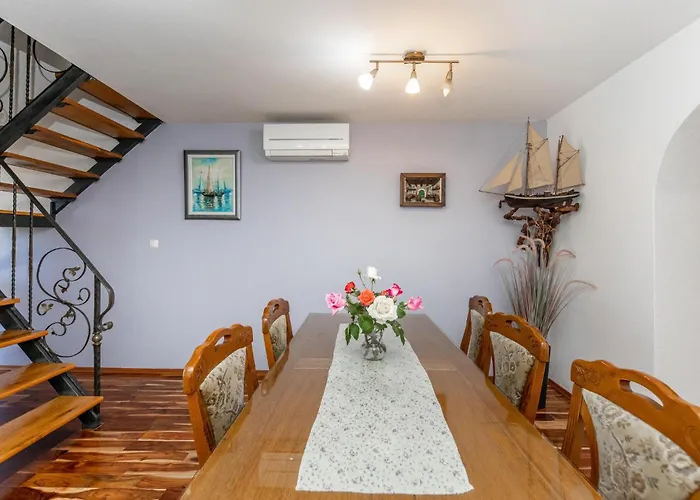 Дом отдыха Cozy In Seget Donji Трогир