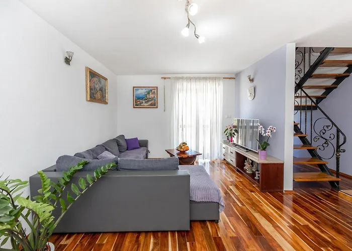 Дом отдыха Cozy In Seget Donji *